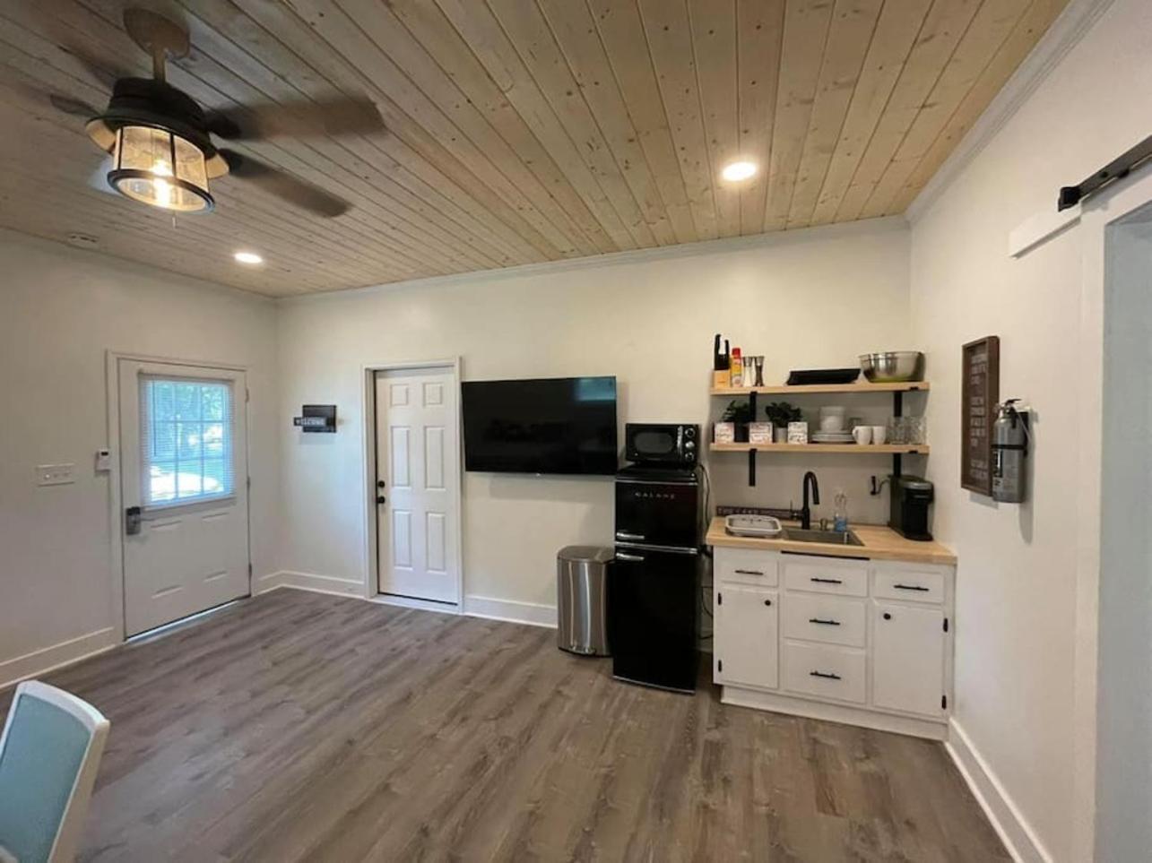 Beautifully Renovated Studio 2 Miles From Marina! Winchester Dış mekan fotoğraf